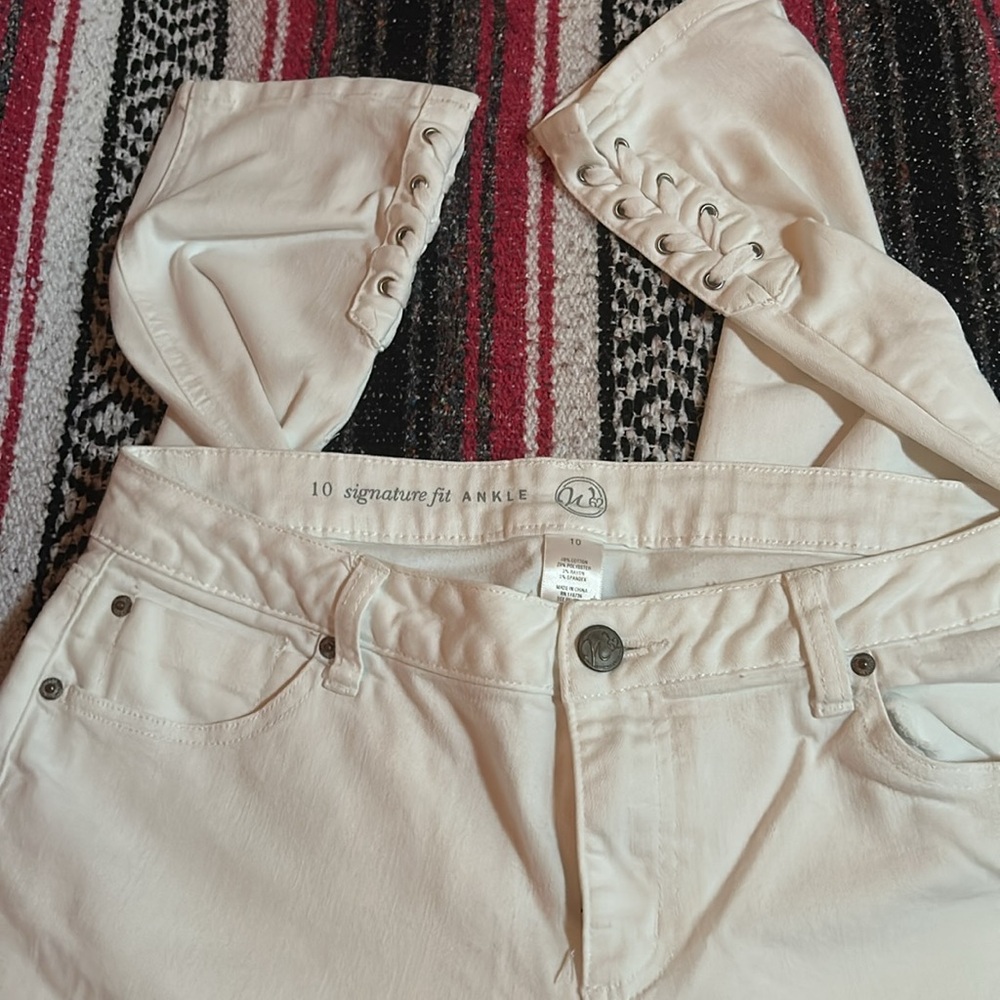 Cute summer white jeans with lace up, rivets at the hem.  Size 10 - Picture 8 of 8